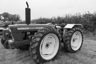 Dorchester.Dorset.United Kingdom.Ekimin 7 'si 2024.A yenilenmiş Ford 1174 super 6 Dorset County Show' da sergileniyor.