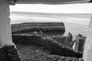 Clovelly. Devon. Birleşik Krallık. 19 Ocak 2024. Clovelly, Kuzey Devon sahilindeki rıhtımın fotoğrafı.