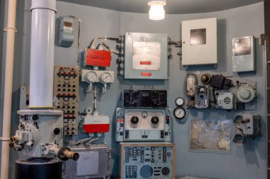 Yeovilton. Somerset. Birleşik Krallık. 18 Ocak 2025. Somerset 'teki Fleet Air Arm Museum' da iki U-Bot 'un kontrol odasının bir kopyası sergileniyor.