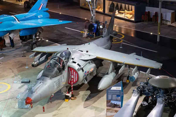 Yeovilton. Somerset. Birleşik Krallık. 23 Ekim 2022. Bae Harrier savaş uçağı Somseset 'teki Filo Hava Silahları Müzesi' nde sergileniyor.