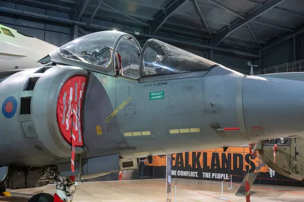Yeovilton. Somerset. Birleşik Krallık. 23 Ekim 2022. Bae Harrier savaş uçağı Somerset 'teki Fleet Air Arm Museum' da sergileniyor.