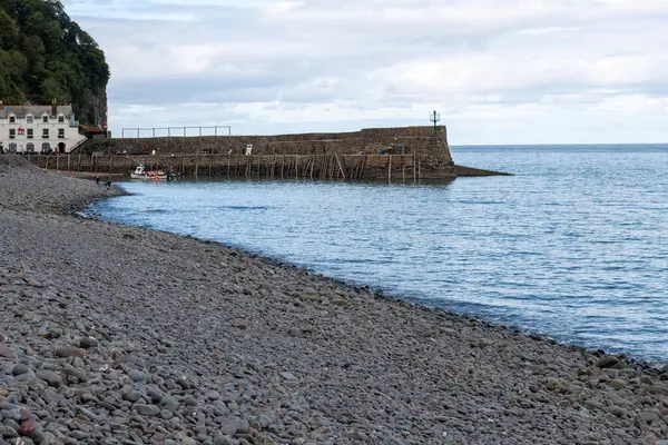 Clovelly. Devon. Birleşik Krallık. 28 Eylül 2024. Kuzey Devon sahilindeki Clovelly rıhtımının fotoğrafı.