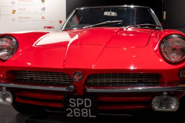 Sparkford. Somerset. Birleşik Krallık. 12 Ocak 2025. 1972 'den kalma üstü açık bir AC 428 Frua Somerset' teki Haynes Motor Müzesi 'nde sergileniyor.