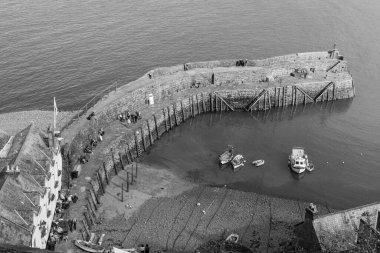 Clovelly. Devon. Birleşik Krallık. 28 Eylül 2024. Kuzey Devon sahilindeki Clovelly rıhtımının fotoğrafı.