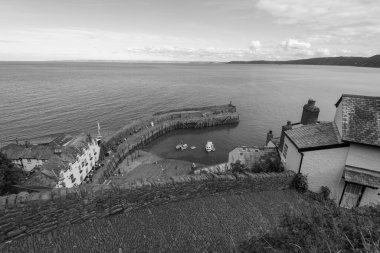 Clovelly. Devon. Birleşik Krallık. 28 Eylül 2024. Kuzey Devon sahilindeki Clovelly rıhtımının fotoğrafı.