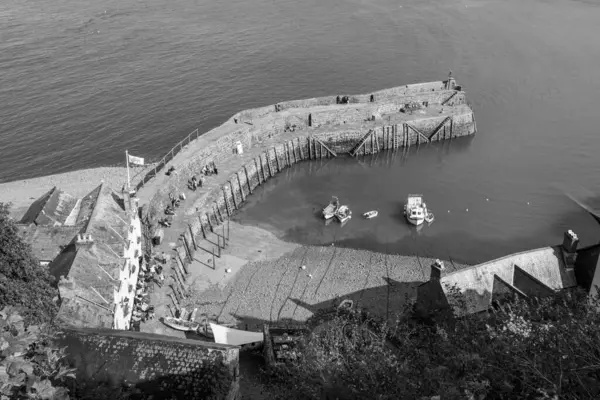 Clovelly. Devon. Birleşik Krallık. 28 Eylül 2024. Kuzey Devon sahilindeki Clovelly rıhtımının fotoğrafı.