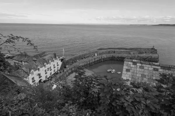 Clovelly. Devon. Birleşik Krallık. 28 Eylül 2024. Kuzey Devon sahilindeki Clovelly rıhtımının fotoğrafı.