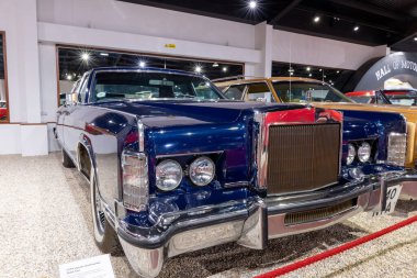 Sparkford. Somerset. Birleşik Krallık. 12 Ocak 2025. 1979 'dan Lincoln Continental Town arabası Somerset' teki Haynes Motor Müzesi 'nde sergileniyor.