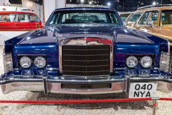 Sparkford. Somerset. Birleşik Krallık. 12 Ocak 2025. 1979 'dan Lincoln Continental Town arabası Somerset' teki Haynes Motor Müzesi 'nde sergileniyor.