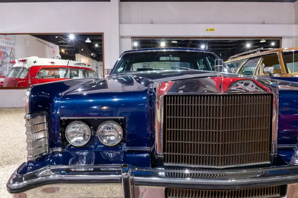 Sparkford. Somerset. Birleşik Krallık. 12 Ocak 2025. 1979 'dan Lincoln Continental Town arabası Somerset' teki Haynes Motor Müzesi 'nde sergileniyor.