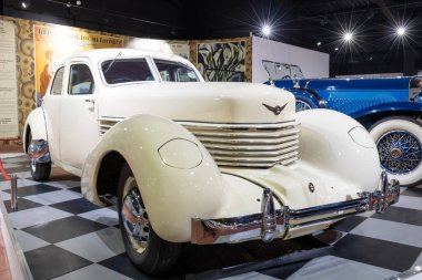 Sparkford. Somerset. Birleşik Krallık. 12 Ocak 2025. 1935 'ten bir Cord 810 Somerset' teki Haynes Motor Müzesi 'nde sergileniyor.