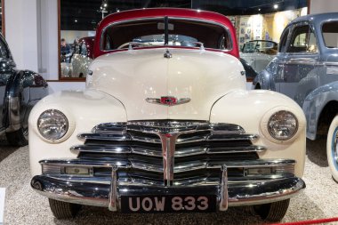 Sparkford. Somerset. Birleşik Krallık. 12 Ocak 2025. 1947 'den bir Chevrolet Fleetline Aero Sedan, Somerset' teki Haynes Motor Müzesi 'nde sergileniyor.