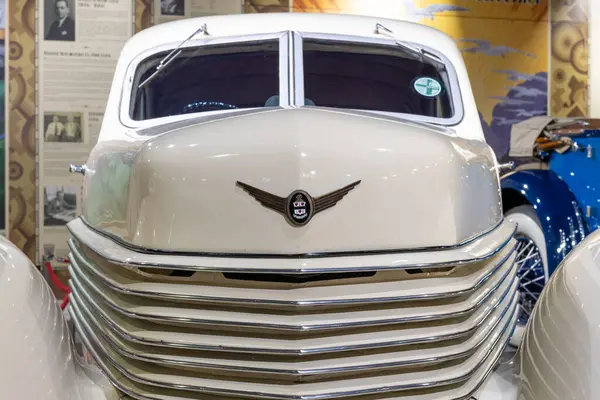 Sparkford. Somerset. Birleşik Krallık. 12 Ocak 2025. 1935 'ten bir Cord 810 Somerset' teki Haynes Motor Müzesi 'nde sergileniyor.