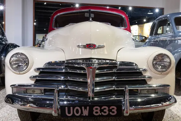 Sparkford. Somerset. Birleşik Krallık. 12 Ocak 2025. 1947 'den bir Chevrolet Fleetline Aero Sedan, Somerset' teki Haynes Motor Müzesi 'nde sergileniyor.