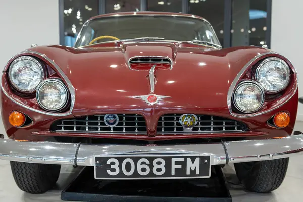 Sparkford. Somerset. Birleşik Krallık. 12 Ocak 2025. 1963 'ten bir Mark 1 Jensen C-V8 Somerset' teki Haynes Motor Müzesi 'nde sergileniyor.