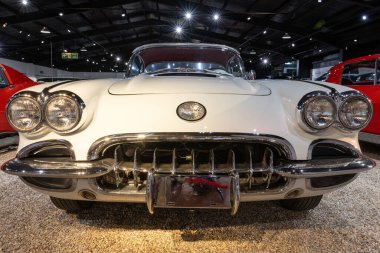 Sparkford. Somerset. Birleşik Krallık. 12 Ocak 2025. 1960 yılından bir Chevrolet Corvette Somerset Haynes Motor Müzesi 'nde sergileniyor.