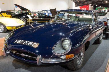 Sparkford.Somerset. Birleşik Krallık. 12 Ocak 2025. 1965 tarihli 1 serisi E Tipi Jaguar, Somerset Haynes Motor Müzesi 'nde sergilenmektedir.