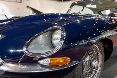 Sparkford.Somerset. Birleşik Krallık. 12 Ocak 2025. 1965 tarihli 1 serisi E Tipi Jaguar, Somerset Haynes Motor Müzesi 'nde sergilenmektedir.