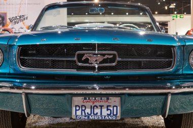 Sparkford. Somerset. Birleşik Krallık. 12 Ocak 2025. 1965 'ten bir Ford Mustang Somerset' teki Haynes Motor Müzesi 'nde sergileniyor.