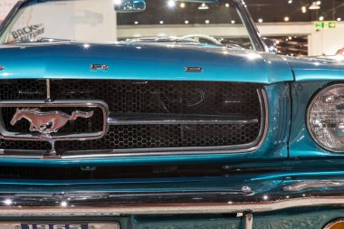 Sparkford. Somerset. Birleşik Krallık. 12 Ocak 2025. 1965 'ten bir Ford Mustang Somerset' teki Haynes Motor Müzesi 'nde sergileniyor.