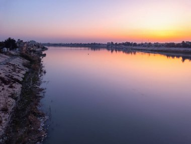 Bağdat 'taki Dicle Nehri' nin geniş görünümü, Adhamiya 'dan Irak