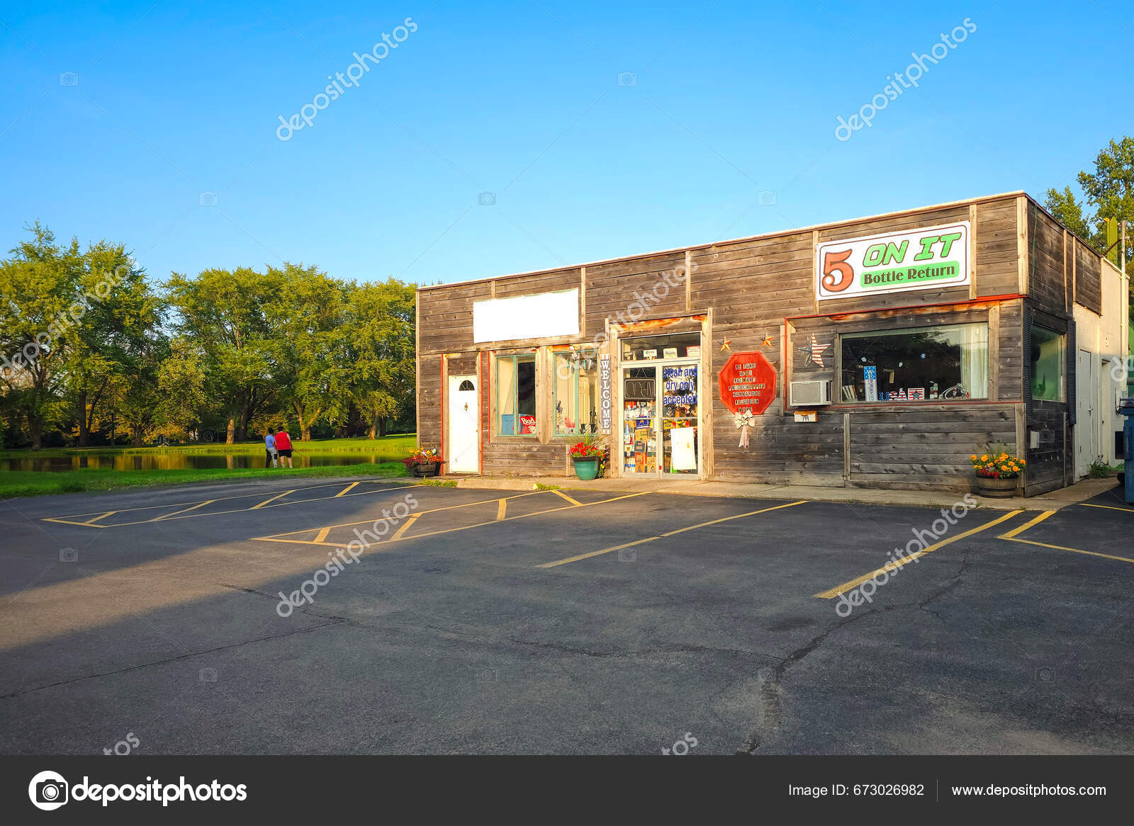 New York Mills New York Aug 2023 Landscape View Store Stock Editorial