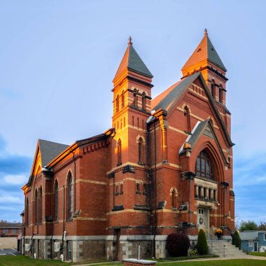 New York Mills, New York - 25 Ekim 2023: Ultra Wide 1: 1 Calvary Gospel Church Binası Dış Görünümü.