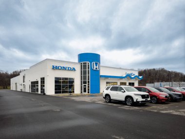 Yorkville, New York - 23 Kasım 2023 Honda LeadCar sadece Honda araç, ruhsatlı araç, hizmet ve bakım, orijinal parçalar satan yetkili bir bayiliktir..
