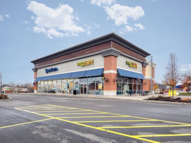 New Hartford, New York - 23 Kasım 2023: Tropical Smoothie Cafe, Amerika Birleşik Devletleri genelinde 1.000 'den fazla yeri olan smoothie, yiyecek ve içecekler konusunda uzmanlaşmış popüler bir kafe zinciri..