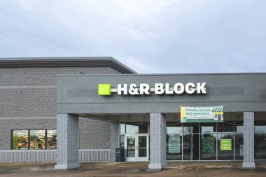 Roma, New York - 17 Aralık 2023: H & R Block, Kanada, ABD ve Avustralya 'da faaliyet gösteren, dünya çapında 12 binden fazla konumu olan ve yılda 20 milyondan fazla müşteriye hizmet veren bir Amerikan vergi hazırlık şirketidir..