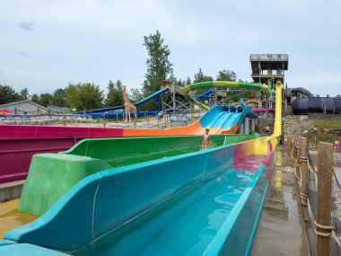 Old Forge, New York - 25 Haziran 2024: Mamba Grev Su Kaydırağı Safari Parkı Ultra Geniş Görüş Alanı.