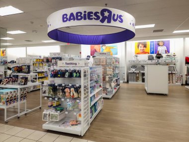 Whitesboro, New York - 9 Eylül 2024: Kinney Uyuşturucu Dükkanı Bebek Bakım Bölümü 'nün yakın görüntüsü