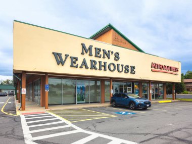 New Hartford, New York - 30 Ağustos 2024: Erkek giyim mağazasının dış görünüşü