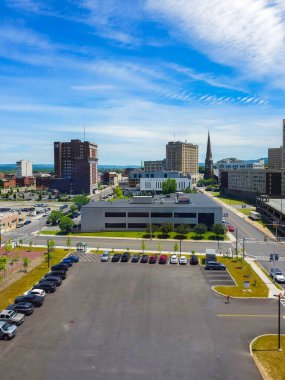 Utica, New York - 20 Haziran 2024: Utica Şehir Merkezi Skyline 'ın Portre görüntüsü