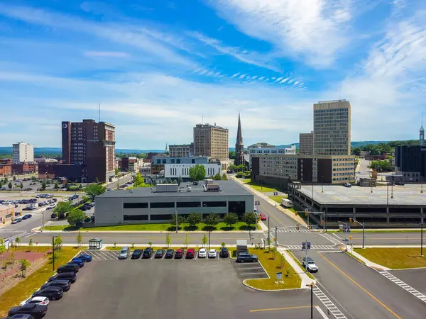 Utica, New York - 20 Haziran 2024: Utica şehir merkezinin manzara manzarası