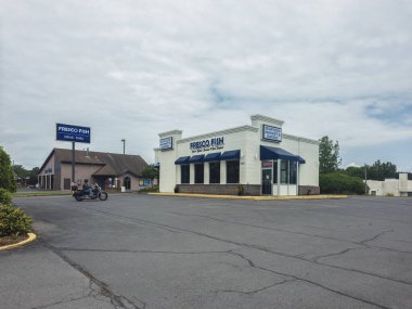 New Hartford, New York - 16 Haziran 2025: Fresco Fish 'in bölgedeki en taze deniz ürünleri, yerel avlar ve sürdürülebilir deniz ürünleri sevenleri sağlama konusundaki kararlılığıyla tanınıyor