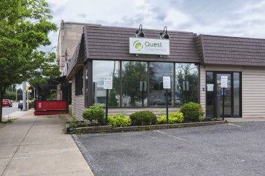Utica, NY - 8 Temmuz 2025: Quest Diagnostics 'in Kapanışı, çok çeşitli klinik laboratuvar testleri ve hizmetleri sunan önde gelen bir tanı bilgi hizmetleri sağlayıcısıdır. Onlar bir Fortune 500.