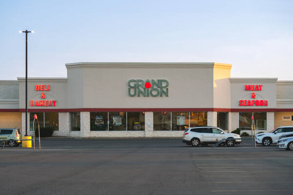 Рим, Нью-Йорк - 23 июля 2025 года: Большой вид на Гранд Юнион, сеть продуктовых магазинов, работающих в основном в северной части штата Нью-Йорк и Вермонт, с историей, начиная с 1872 года с 11 мест в двух штатах