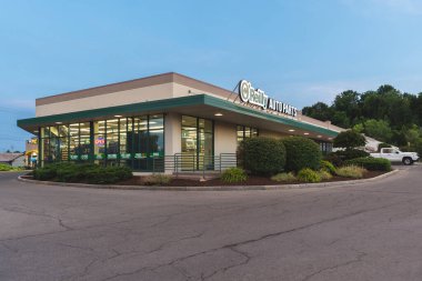 Dewitt, New York - 30 Temmuz 2025: O 'Reilly Auto Parts, 1957' de kurulan bir otomotiv perakendecisi.