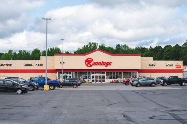 Roma, New York - 20 Temmuz 2025: Runnings, Marshall, MN merkezli bir aile perakendecisi ve 12 eyalette 90 mağazası var.