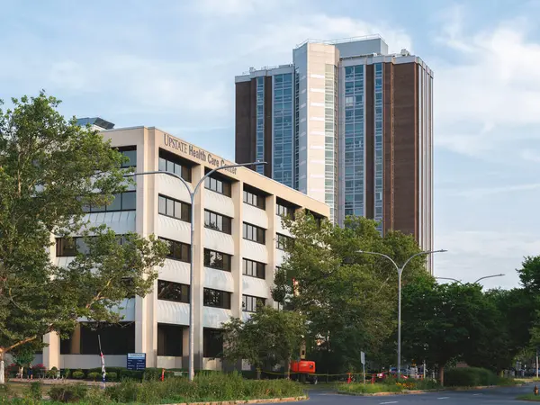 Syracuse, New York - 30 Temmuz 3035: Upstate Health Center (UHCC), SUNY Upstate Medical University sistemi içinde yer alan bir tesistir..