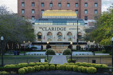 Atlantic City, NJ - 27 Ağustos 2025: The Claridge Hotel, Atlantic City, New Jersey 'de 1920' lerin klasik zarafeti ve ünlü 