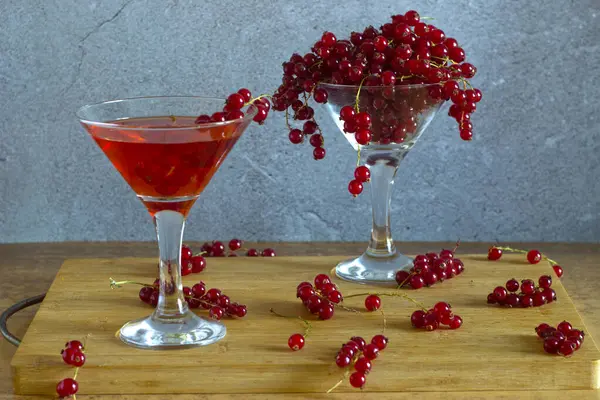 Glas Röd Cocktail Med Körsbär — Stockfoto