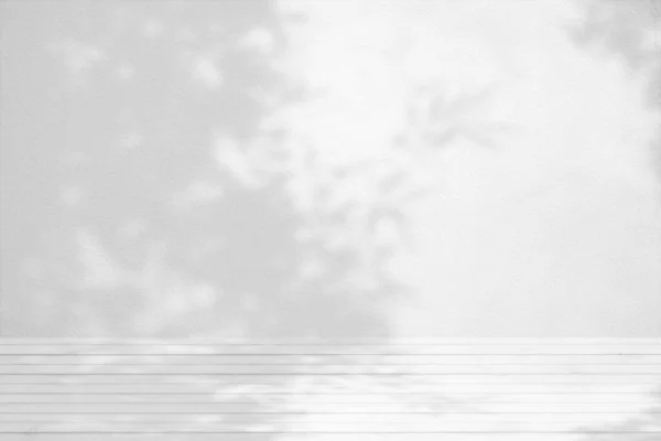 Стол Белого Дерева Тенью Бамбукового Дерева Фоне Бетонной Стены Текстура — стоковое фото