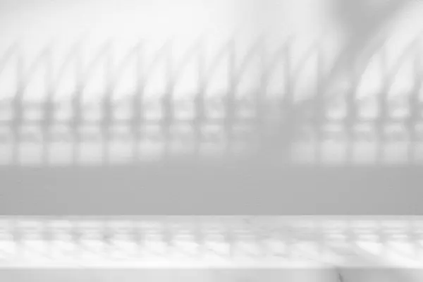 Мармуровий Стіл Білим Тлом Текстури Стін Металевим Парканом Підходить Презентації — стокове фото