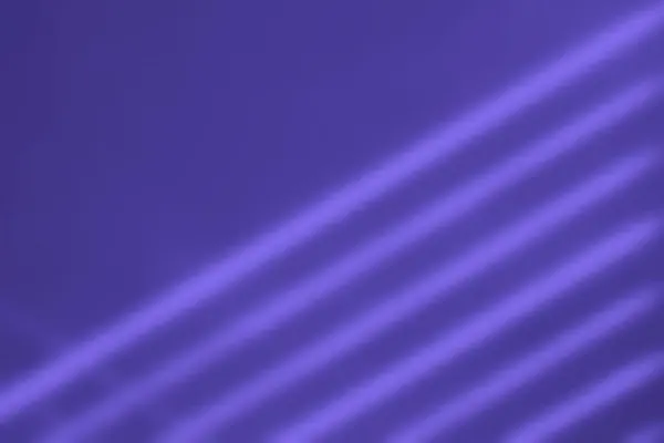 バックグランド用スタッコ壁テクスチャ上の中スレートブルーライトビーム — ストック写真