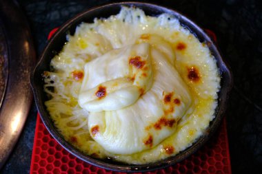 Fırında domates peyniri. (Seçici Odaklanma)