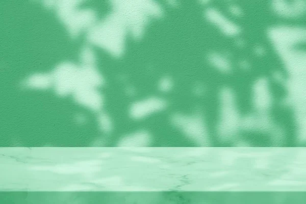Marmeren Tafel Met Boomschaduw Tuin Betonnen Muurtextuur Achtergrond Rustige Golftoon — Stockfoto