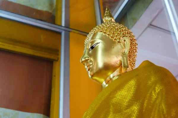 Bild Des Goldenen Buddha Aus Nächster Nähe — Stockfoto