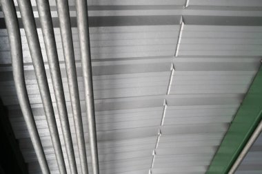 Çatıdaki Metal Kanal Borusu.